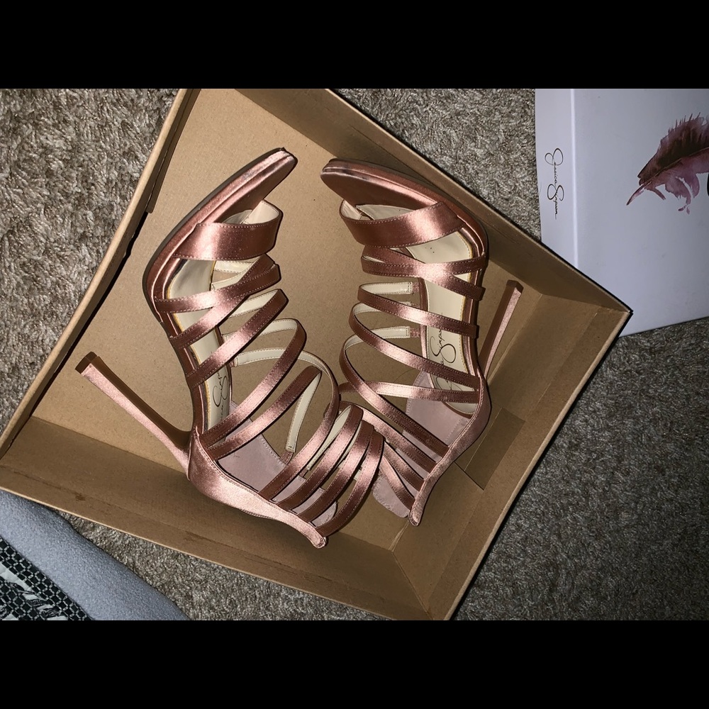 Jessica Simpson pink high heels !